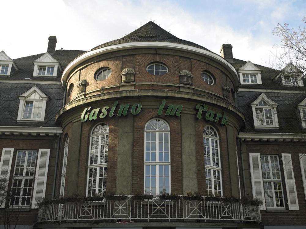 Hotel Casino Im Park Камп-Лінтфорт Екстер'єр фото